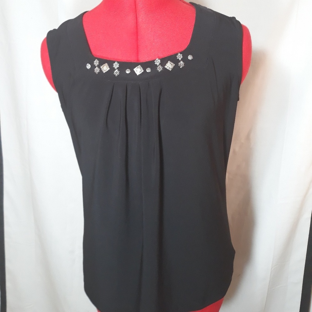 ♥️Bundle&Save♥️ JM Collection Embroidered Top - Picture 2 of 6